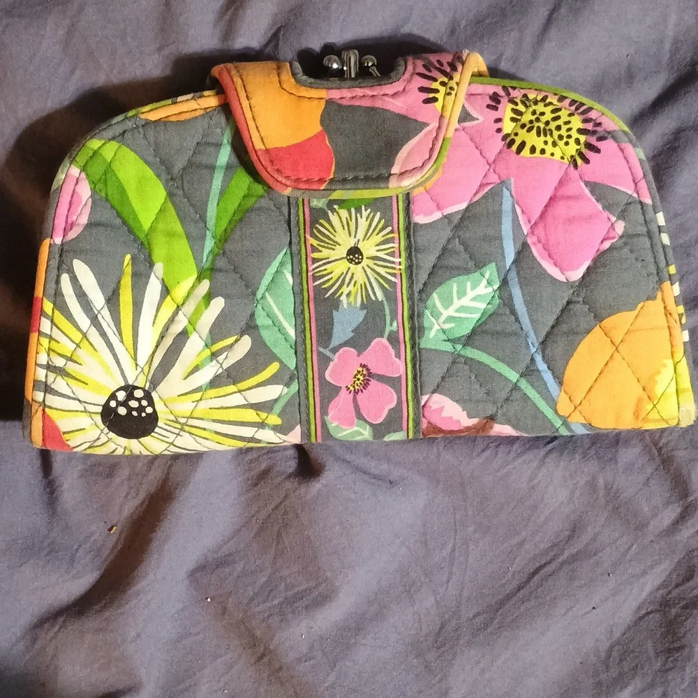 Vera Bradley Floral Patterned Backpack and Wallet Set. - Picture 5 of 9